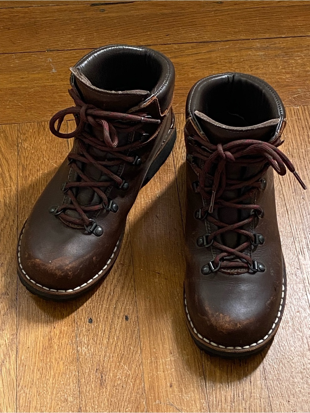 Hiking Boots - Alico
Womens Size 8